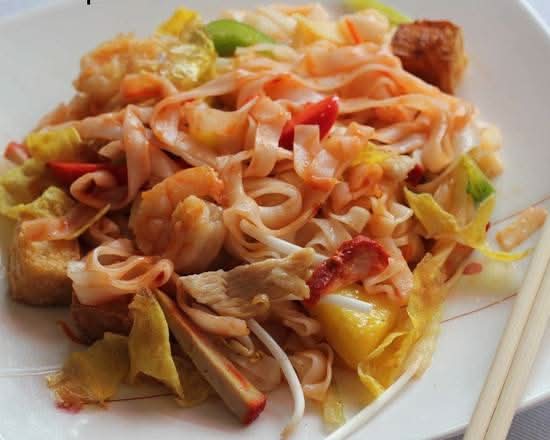 Pad Thai Flat Noodles (House contains Shrimp, Chicken, Pork and Tofu)