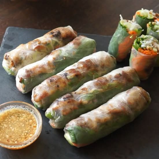 26. Gỏi Cuốn Gà Sả/ Lemon Grass Chicken Salad Roll (2pcs) ( best seller)