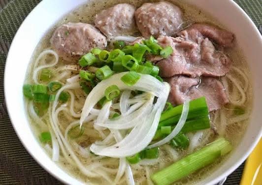 84. Phở Tái, Bò Viên/ Rare Beef & Beef Ball Noodle Soup