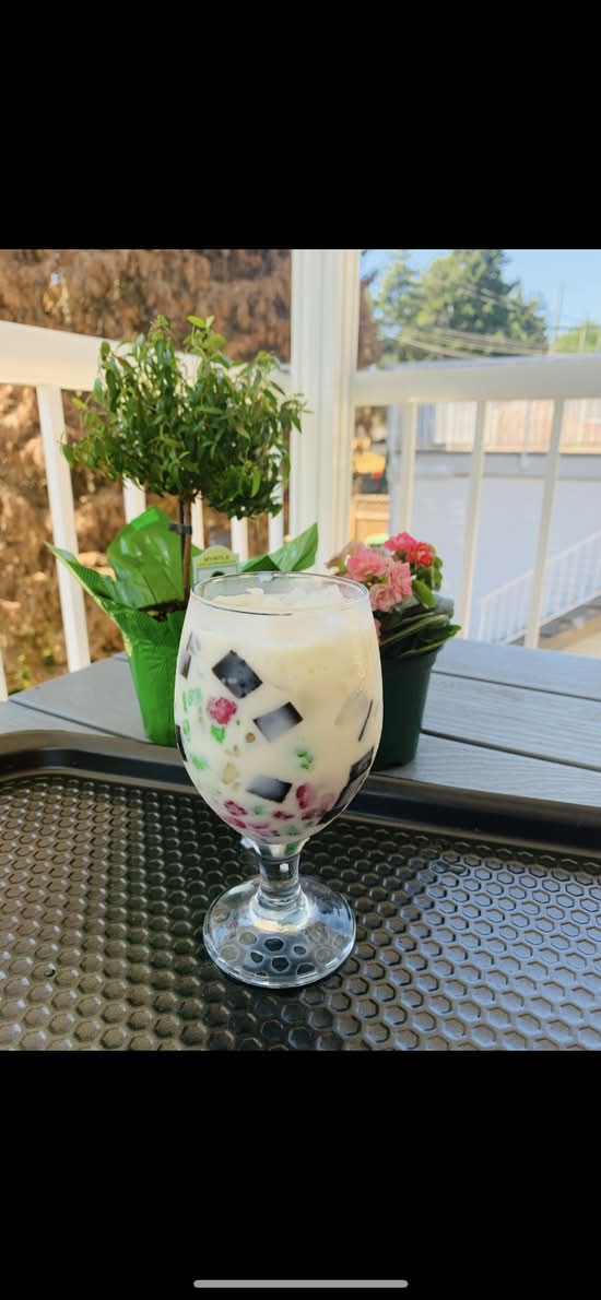 210. Sữa Đậu Nành Thạch Thập Cẩm/ Soymilk W Mixed Jelly