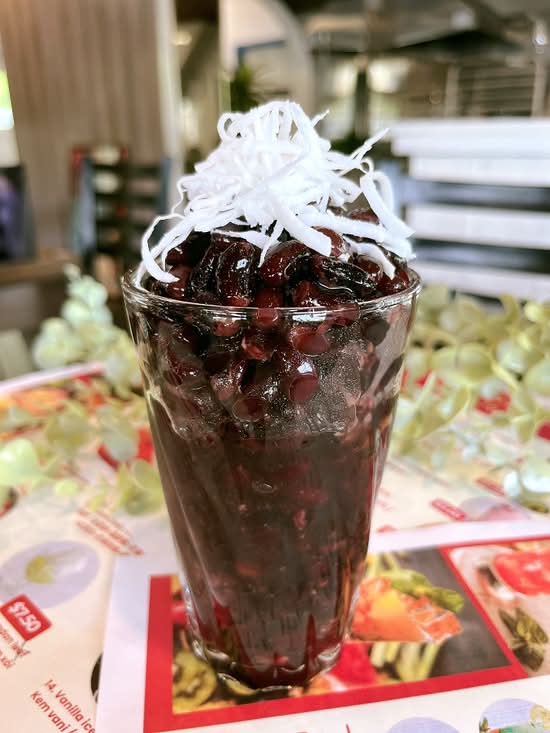 244. Chè Đỗ Đen Dừa Nạo/ Black Bean W Shredded Coconut