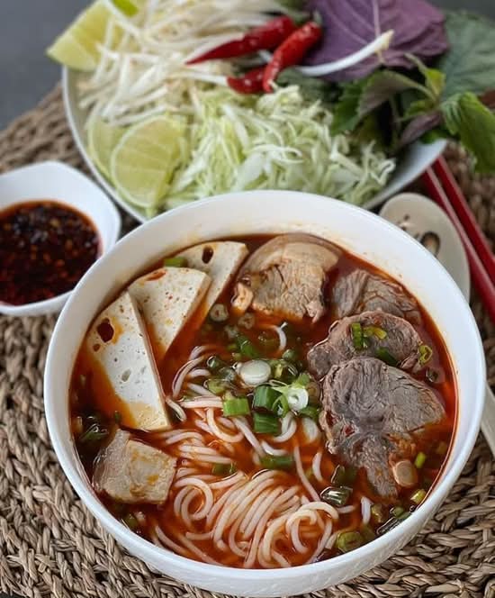 113. Bún Bò Huế/ Huế Spicy Beef Noodle Soup