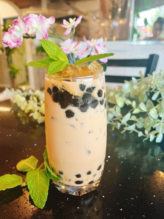 218. Trà Sữa Trân Châu Thạch Vải/ Milk Tea W Boba & Lygee Jelly