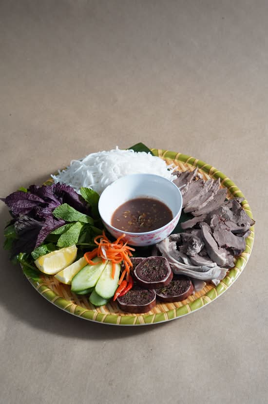 123. Bún Lòng Mắm Tôm/ Vermicelli W Pork Blood Sausage, Tongue, Heart & Stomach