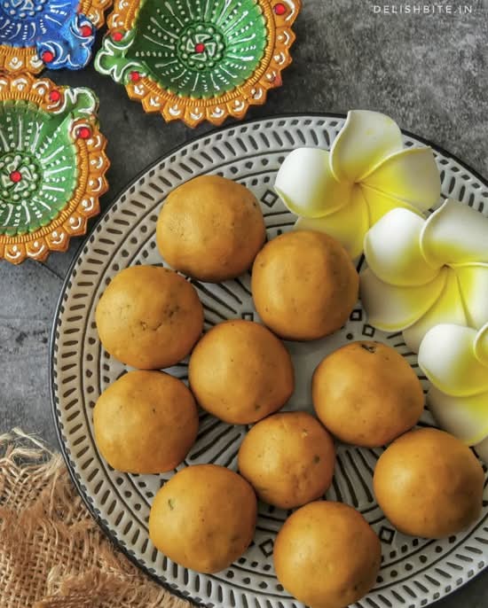 Besan Ladoo (1lb)