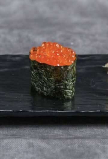 Ikura sushi
