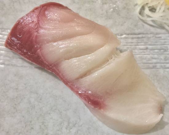 Hamachi nigiri