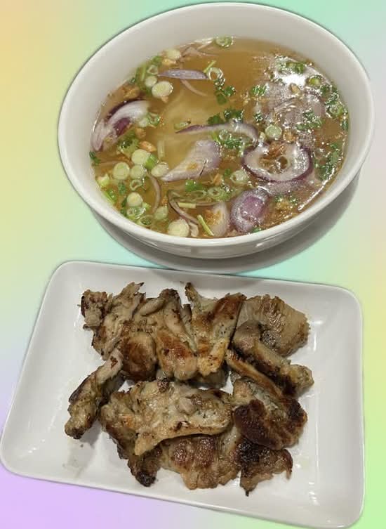 N9a Grilled Chicken Rice Noodle Soup