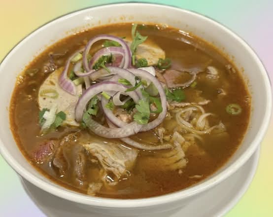 N10 Spicy Hue Beef Rice Noodle Soup