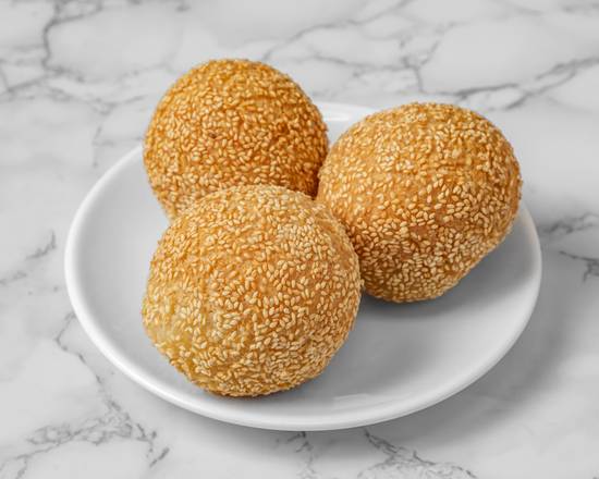 C5. Banh Cam (3 pieces)