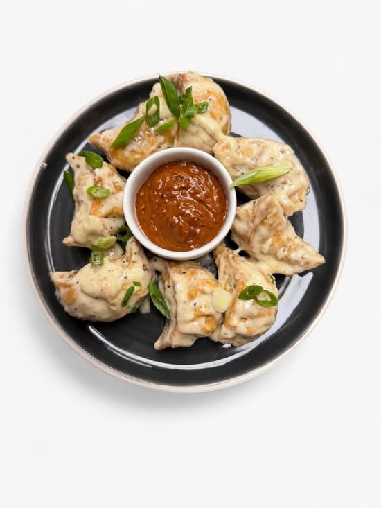 Creamy Garlic Veg Momos(8pc)