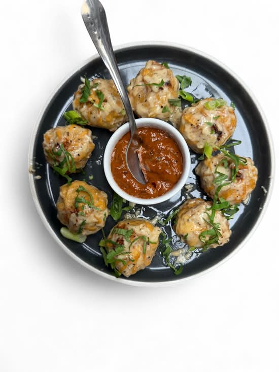 Creamy Garlic Chicken Momos(8pc)