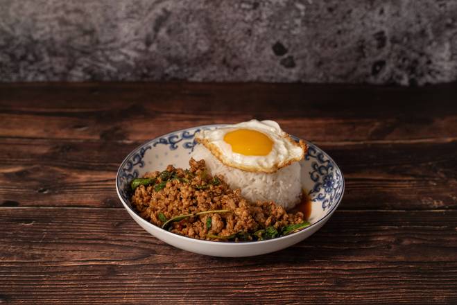 Pad Kra Pao ข้าวกระเพราไข่ดาว