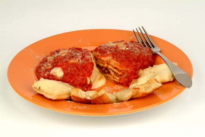 Lasagna Dinner with Cheesy Garlic Bread