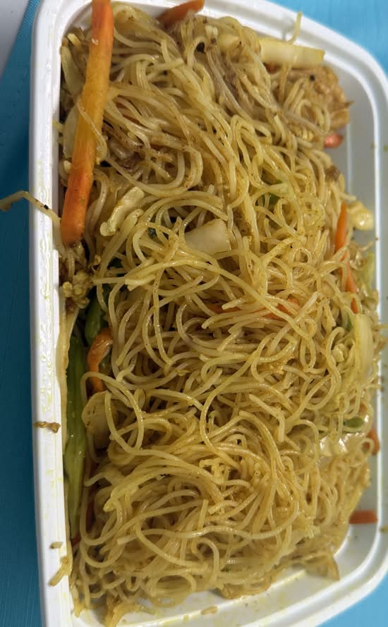K29 Chicken Singapore Rice Noodles