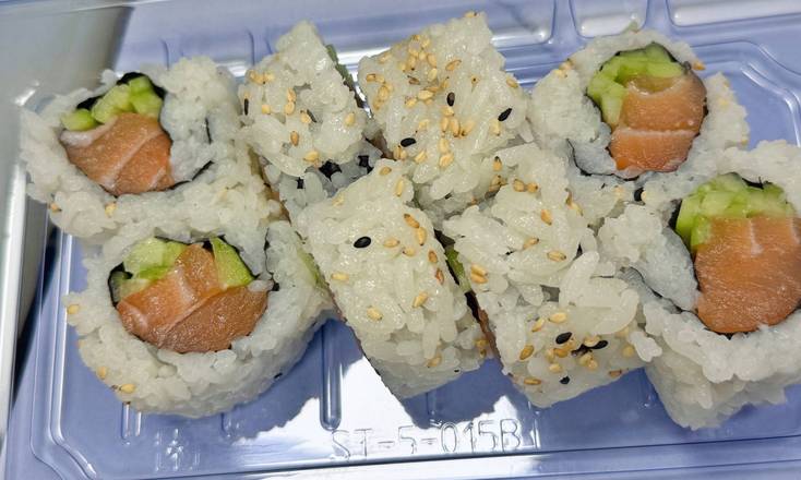 Salmon cucumber roll