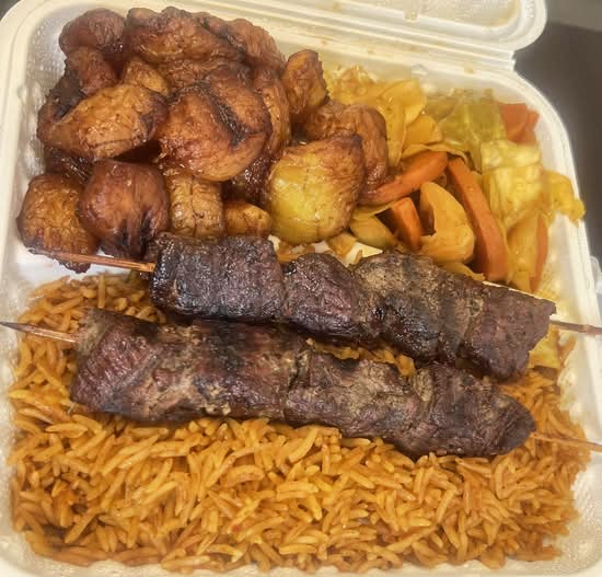Combo Bœuf+riz+plantain ( Beef Kebab Combo+rice+plantain)