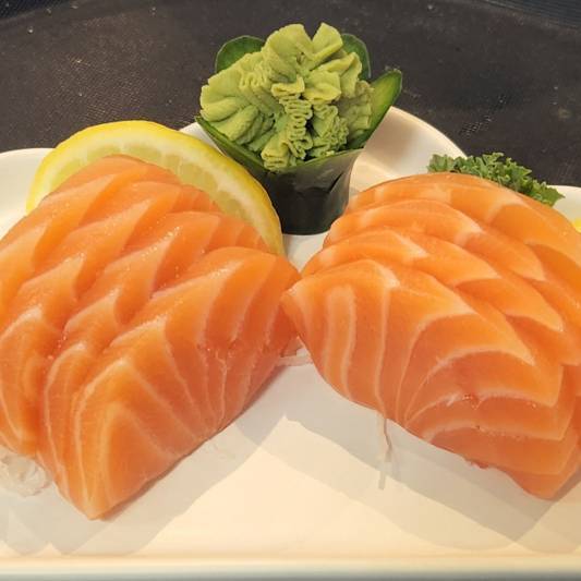Salmon Sashimi Appetizer (8 pcs)