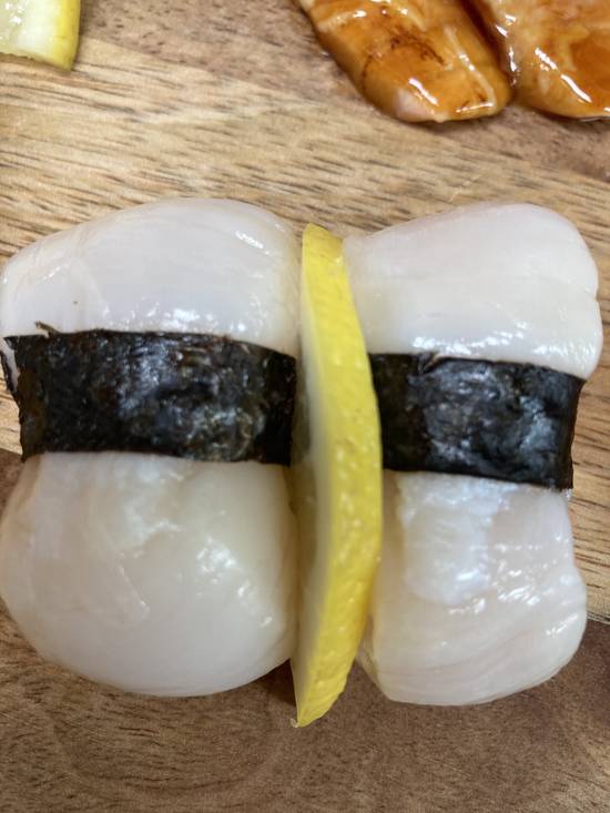 Scallop Sushi (2 pcs)