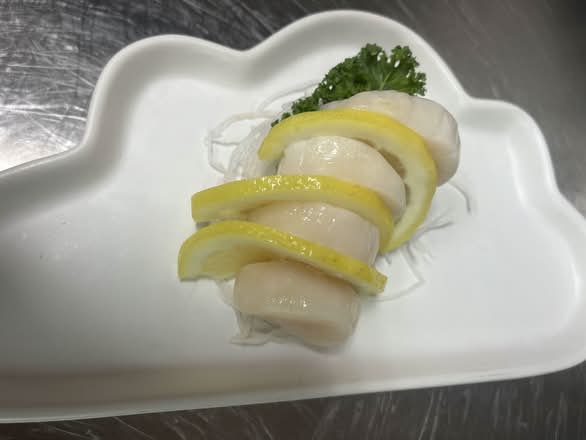 Scallop Sashimi (3 pcs)