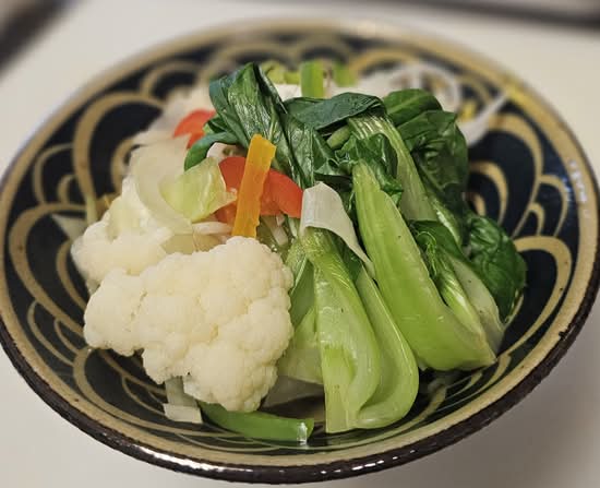 Extra Veggies (Blanched cabbage, Bean Sprout, Cauliflower, Bok Choy, Onion, Pepper)