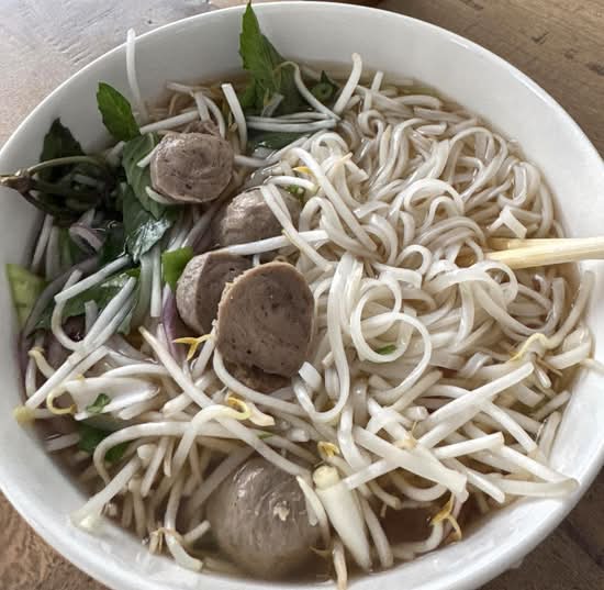 Phở Bò Viên (Beef Ball Noodle Soup)