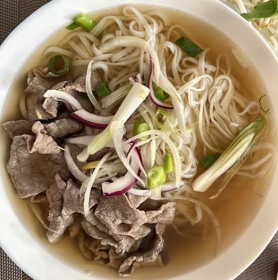 Phở Tái (Rare Beef Noodle Soup)