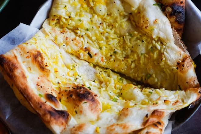 Garlic Cheese Naan