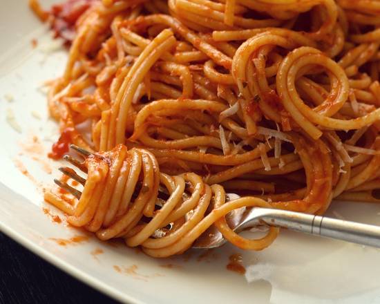 Choix de pâte avec sauce Pesto aux Tomates séchées / Choice of Pasta with Dried Tomato Pesto Sauce