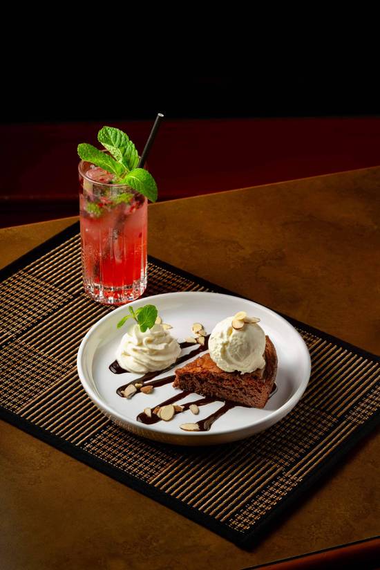 Zab Zaab Brownies with Vanilla Ice Cream บราวนี่