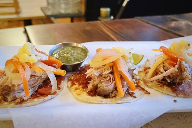 CARNITAS (CONFIT DE PORC / PULLED PORK)
