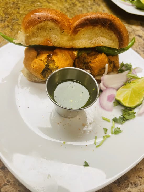 Garlic Cheese Vada Pav (2 pcs)