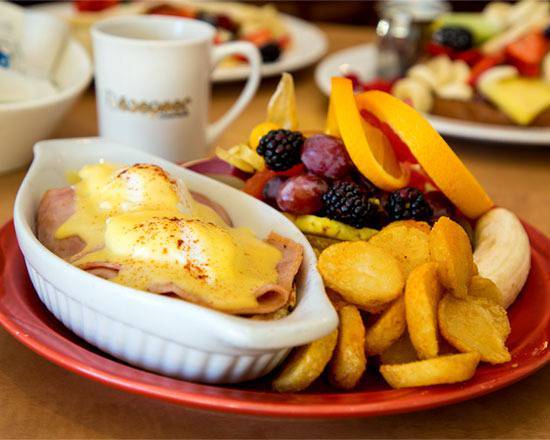 Œufs bénédicte le traditionnel avec jambon / The Traditional Egg Benedict with Ham