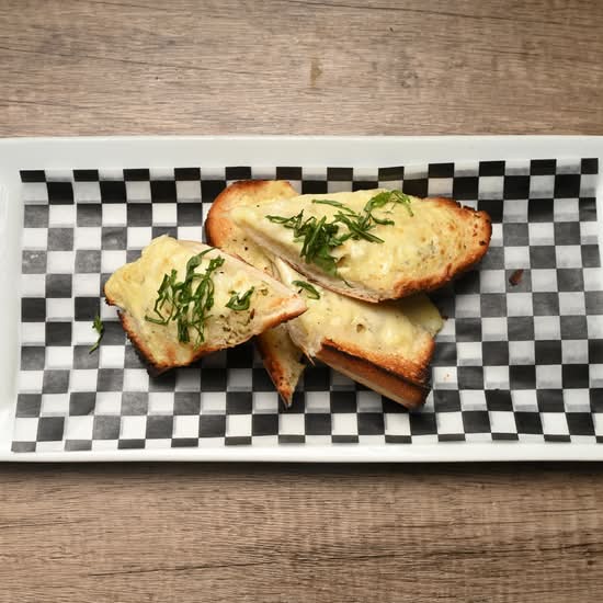Pain à l'ail gratiné