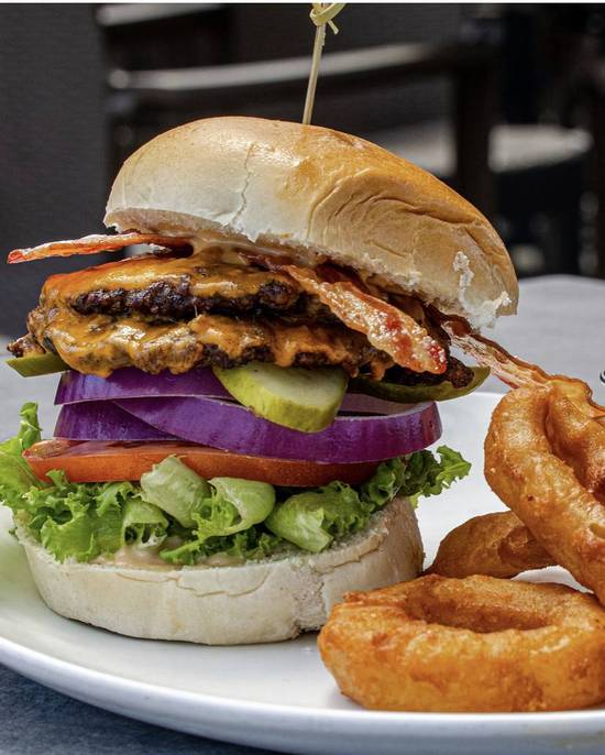 Beef Burger with Bacon & Cheddar