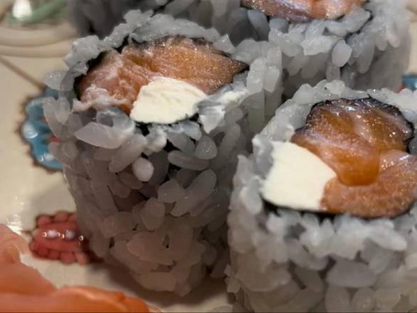 C16 Cream Cheese And Salmon Roll