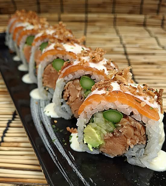 Double Salmon Roll (8 pcs)