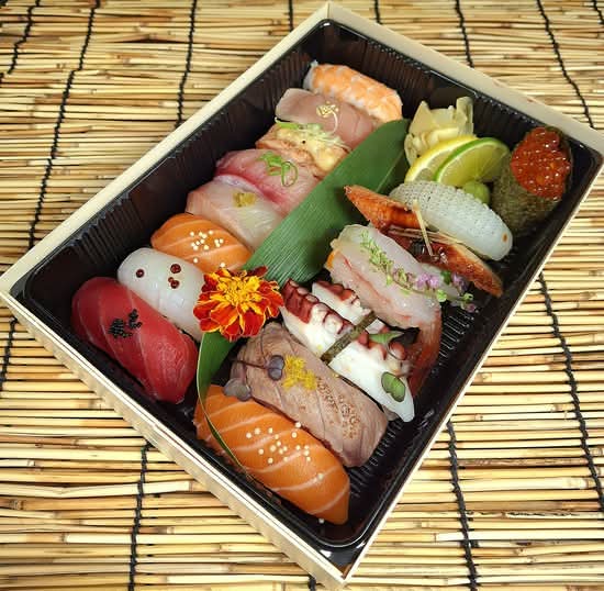 Sushi Moriawase (15 pcs)