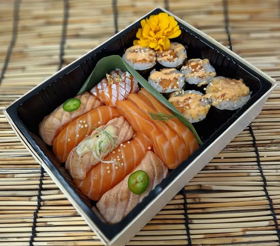 All Salmon Box (16 pcs)