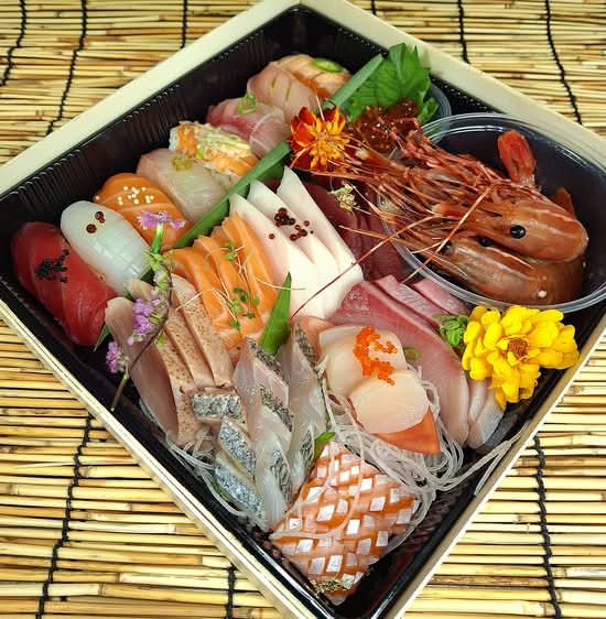 Sashimi and Sushi (38 pcs)