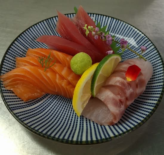 Sashimi Moriawase (9 pcs)