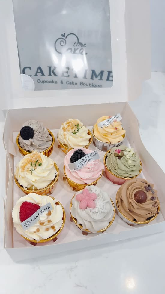 Assorted Flavors Cupcakes(Gift Box of 9)