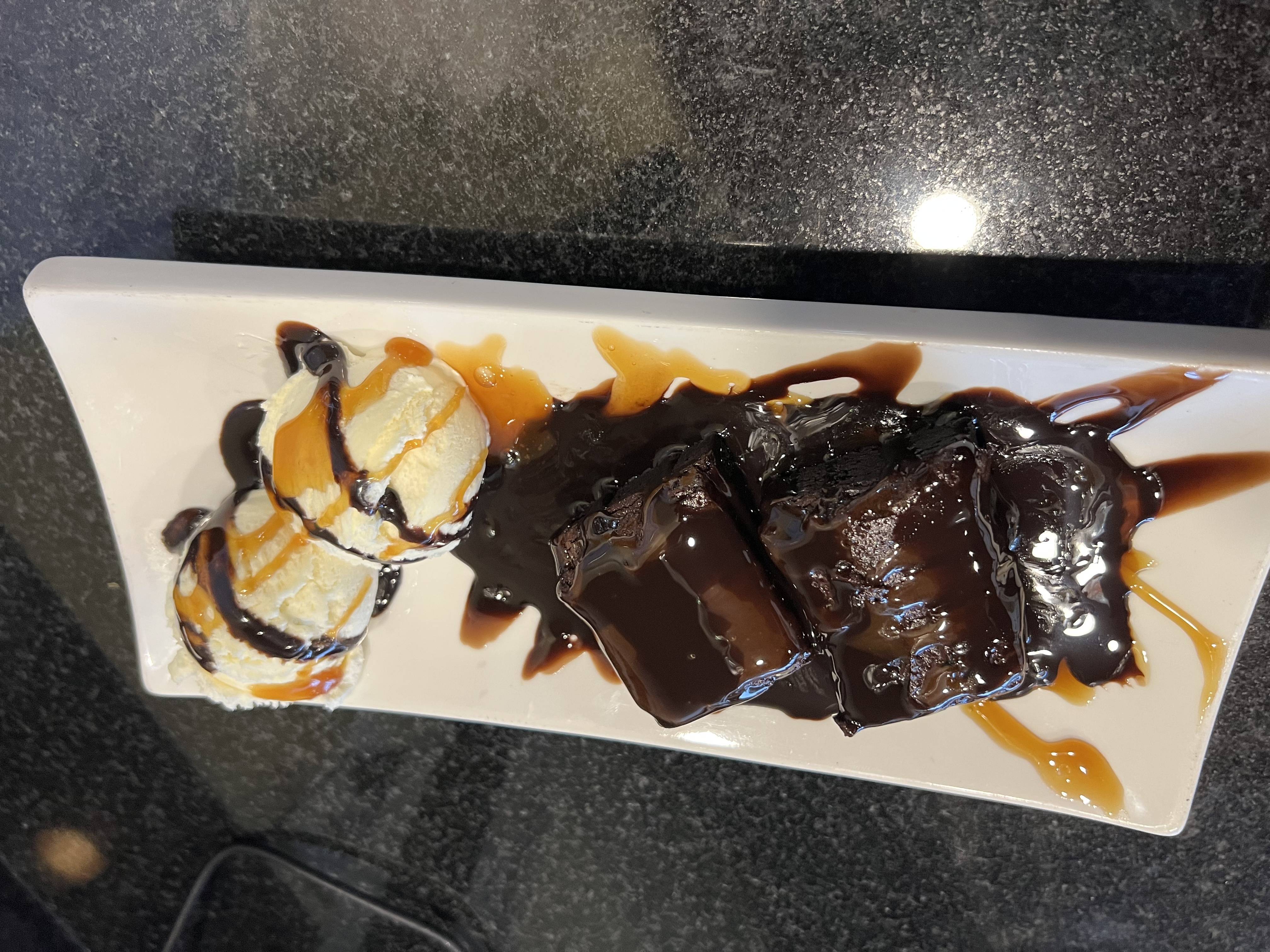 Hot fudge brownie