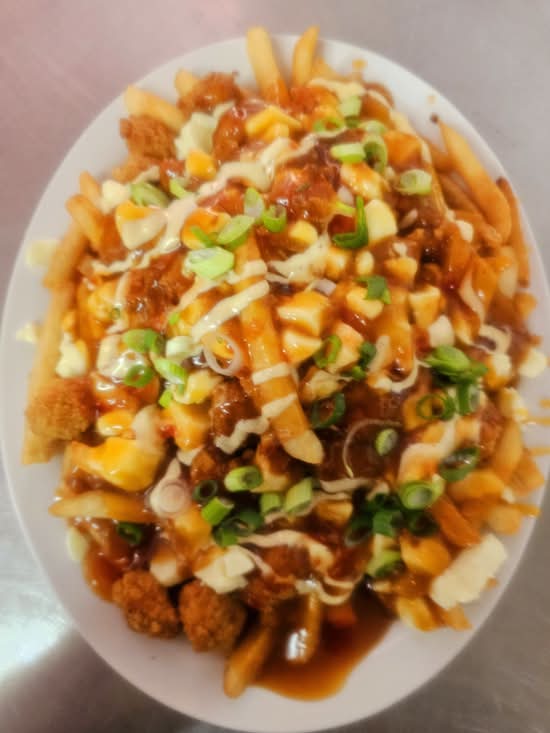 MOYENNE POUTINE THAI