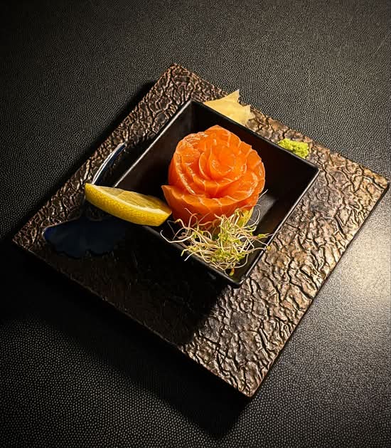 Salmon Sashimi Appetizer (6 pcs)