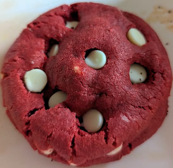 Red Velvet Cookie with Cream Cheese Filling (150 g)