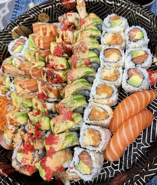 S66. Spicy Salmon Roll