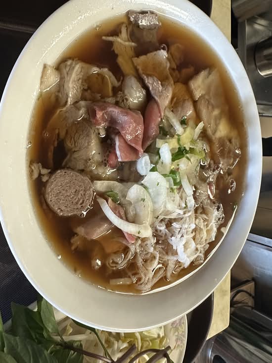 336. Special Assorted Beef Rice Noodle Soup (Phở đặC Biệt)