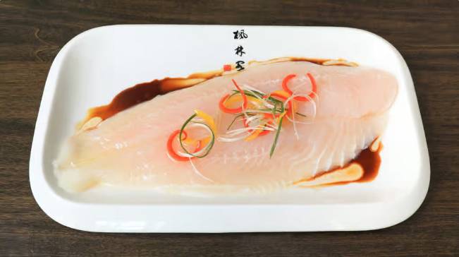 Steamed Sea Bass Fillet in Black Bean Sauce / Filet de bar vapeur, sauce à la purées de soya