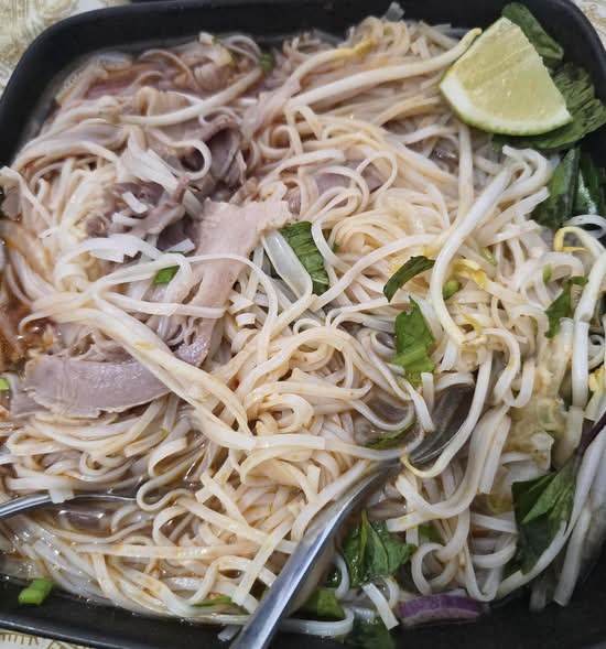 329. Special Assorted Beef Rice Noodle Soup